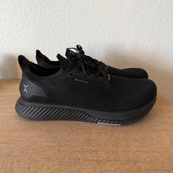 Flux Mens Waterproof Runners - Stealth Black, Size 10.5 - NEW w/o Box - Picture 3 of 6
